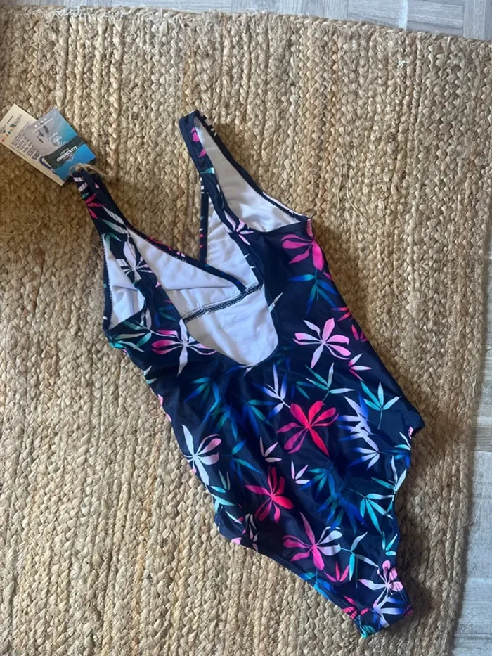 Maillot de bain, une pièce - photo numéro 3