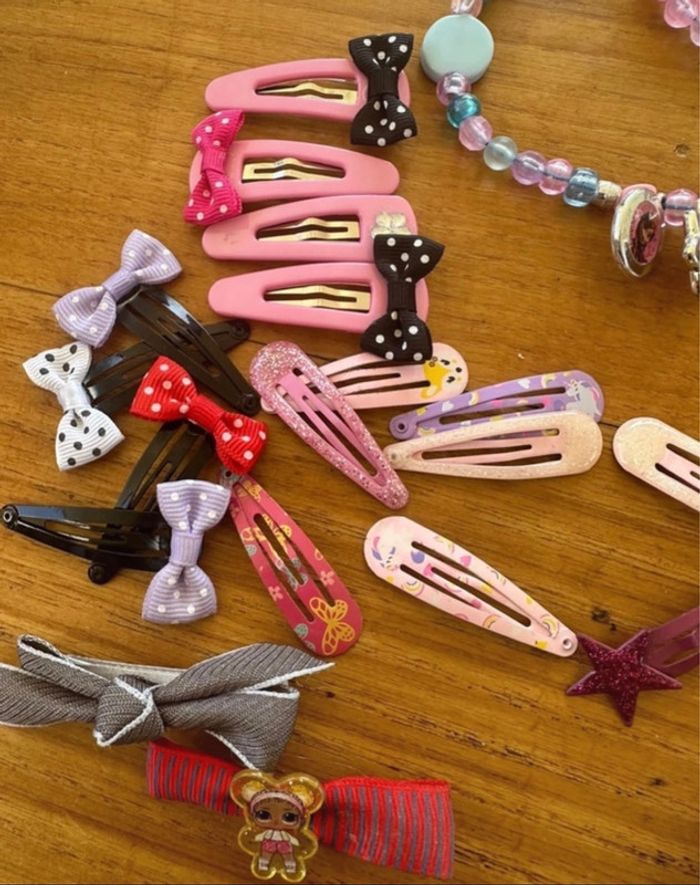 Lot de bijoux et accessoires cheveux pour filles - photo numéro 4