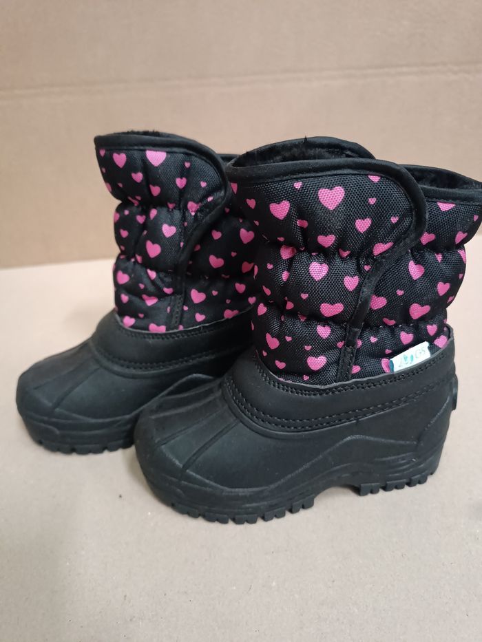 Bottes de neige motif cœur taille 22 - photo numéro 2