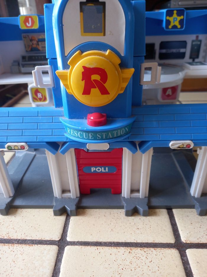 Robo car poli quartier général - photo numéro 2