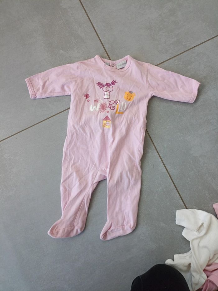 Pyjama 3 mois - photo numéro 2