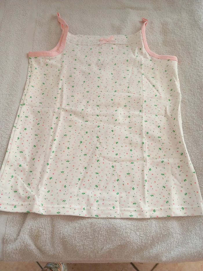 🚼Tee-shirt débardeur Neuf coton elasthan 8ans