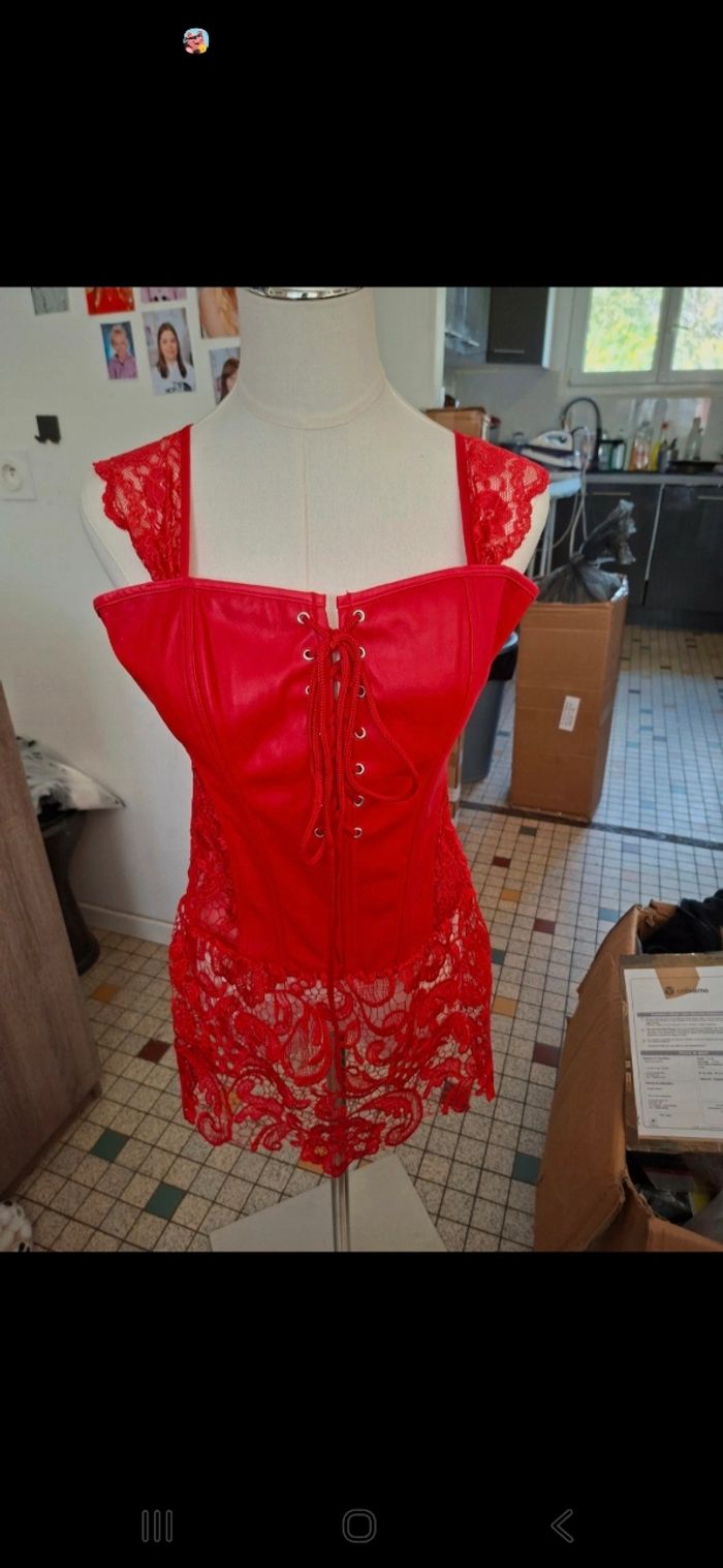 Tenu sexy rouge femme taille 40 neuf