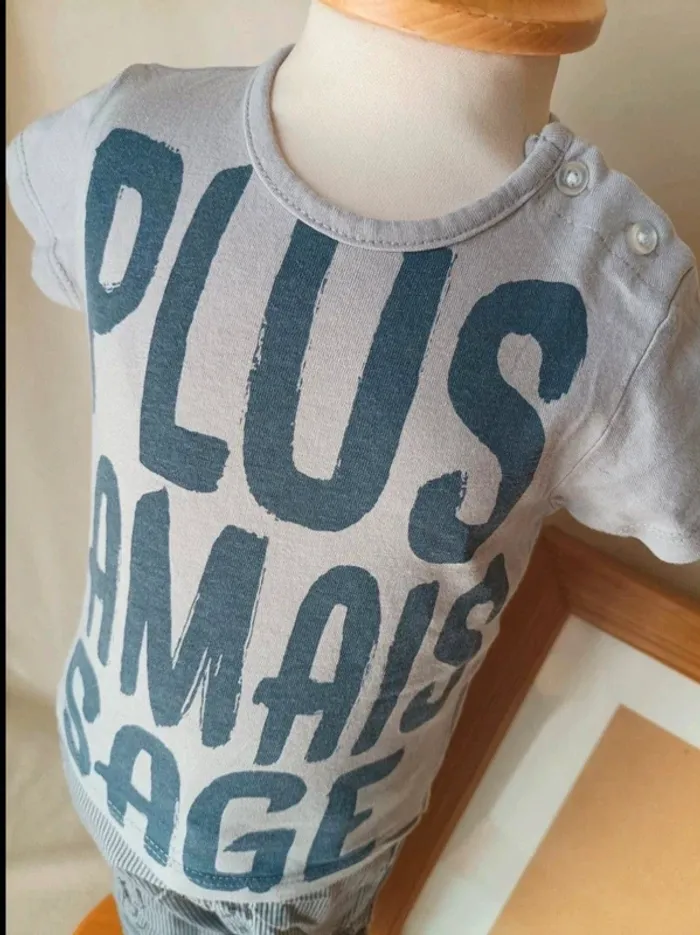 Joli ensemble tee-shirt manches courtes et pantalon style cargo Kiabi garçon 3 mois - photo numéro 2