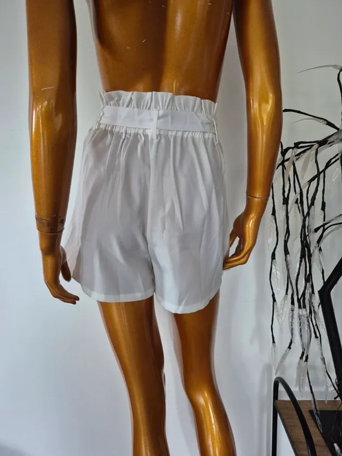 Short Blanc avec ceinture et poches Femme Taille M/38 - photo numéro 2