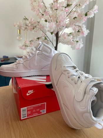 Nike court borough mid 2