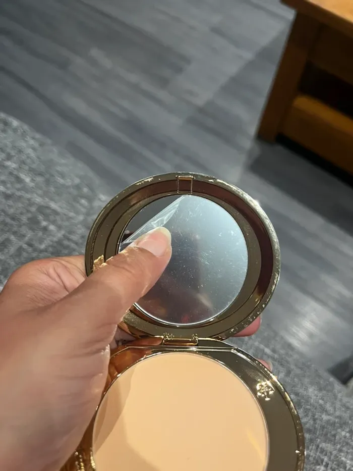 Poudre airbrush flawless finish Charlotte tilbury Couleur 2 medium  8g Neuve - photo numéro 6
