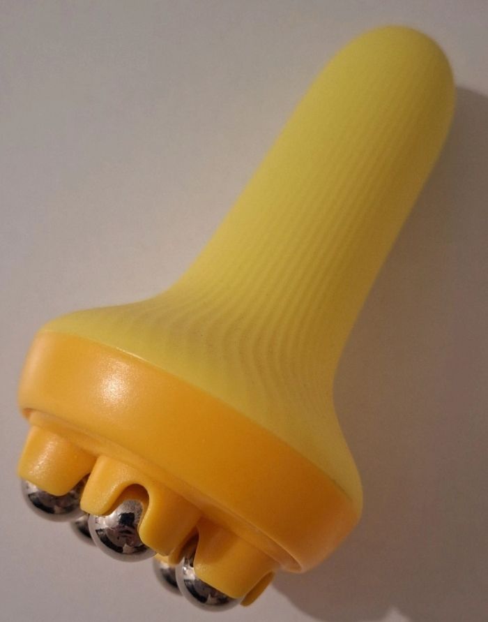 Masseur manuel jaune à billes d'acier contre la cellulite - photo numéro 2