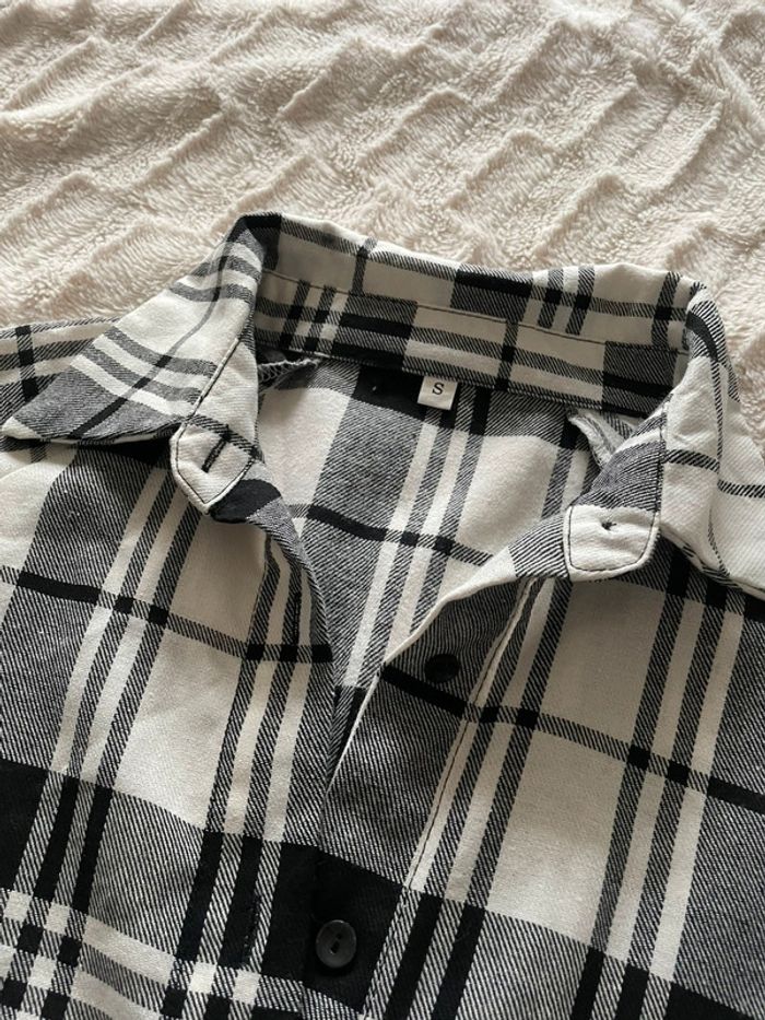 Chemise noire/grise et blanche - photo numéro 3