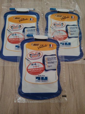 3 ardoises  feutres et effacette  bic