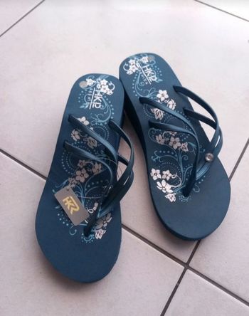 Tong bleu pointure 39