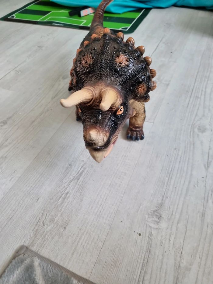 Grand dinosaure - photo numéro 2