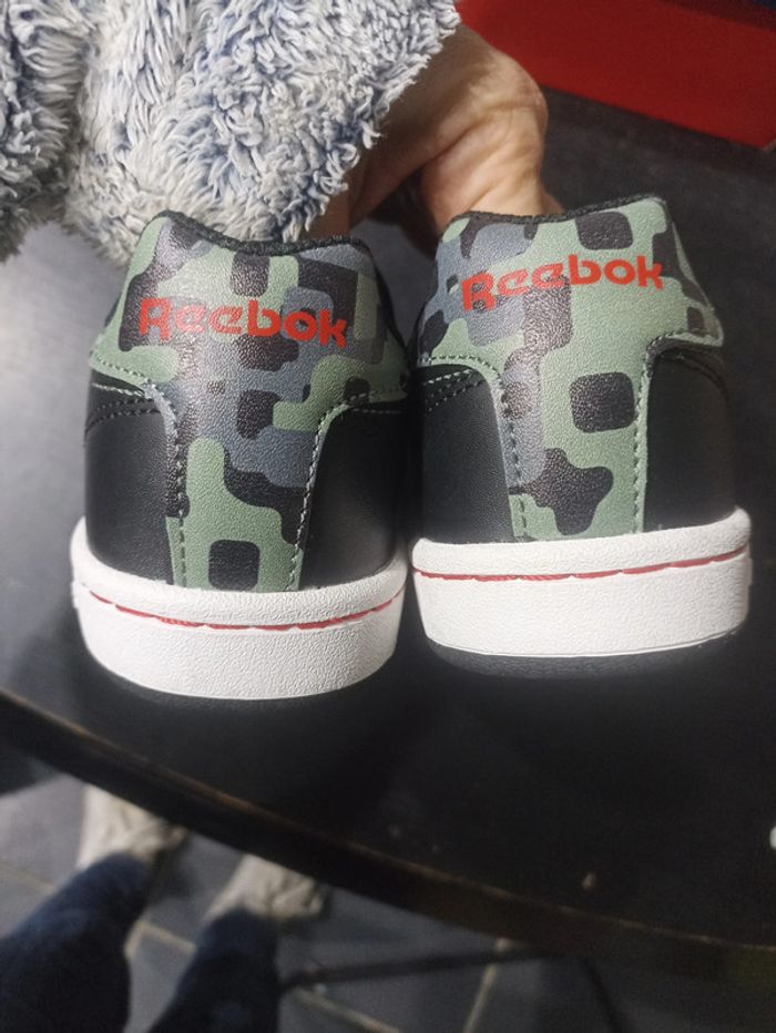basket reebok taille 34 - photo numéro 3