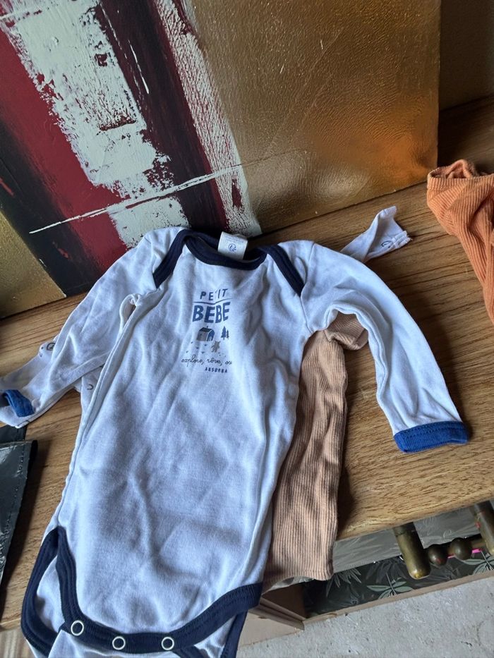 Lot 4 body 6 mois - photo numéro 3