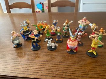 Lot de 21 figurines Astérix