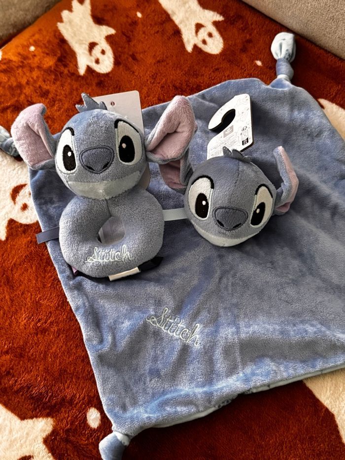 Lot doudou et hochet Stitch Disney neuf - photo numéro 4