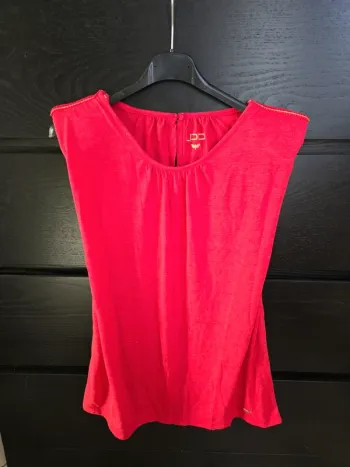 débardeur rouge Les petites bombes