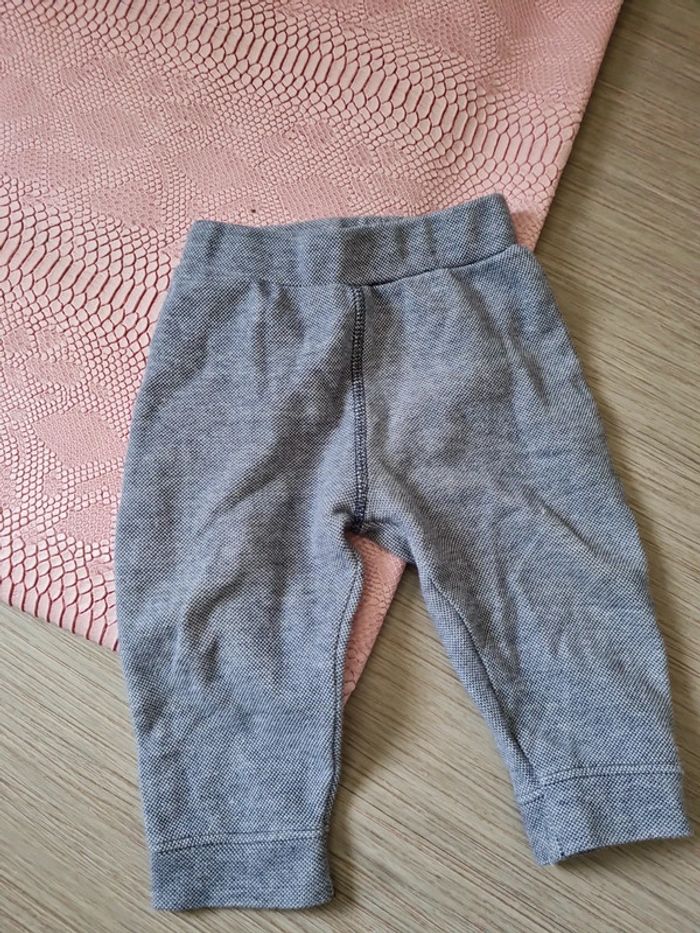 Pantalon jogging 9/12 mois très bon etat - photo numéro 2