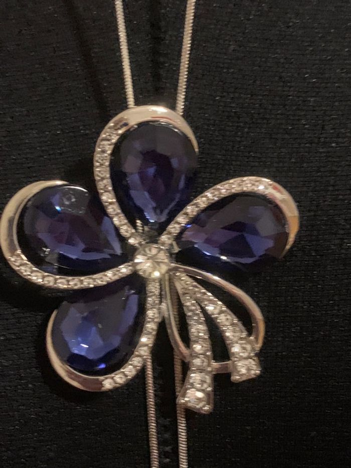 Collier forme fleurs avec pierre bleu et strass style cravate vintage 🍭🍭 - photo numéro 3
