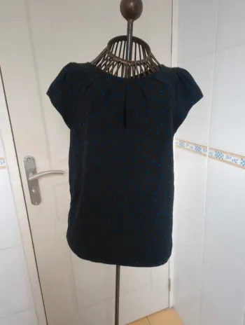 Jolie tee-shirt noir à pois bleu femme zara taille S/36