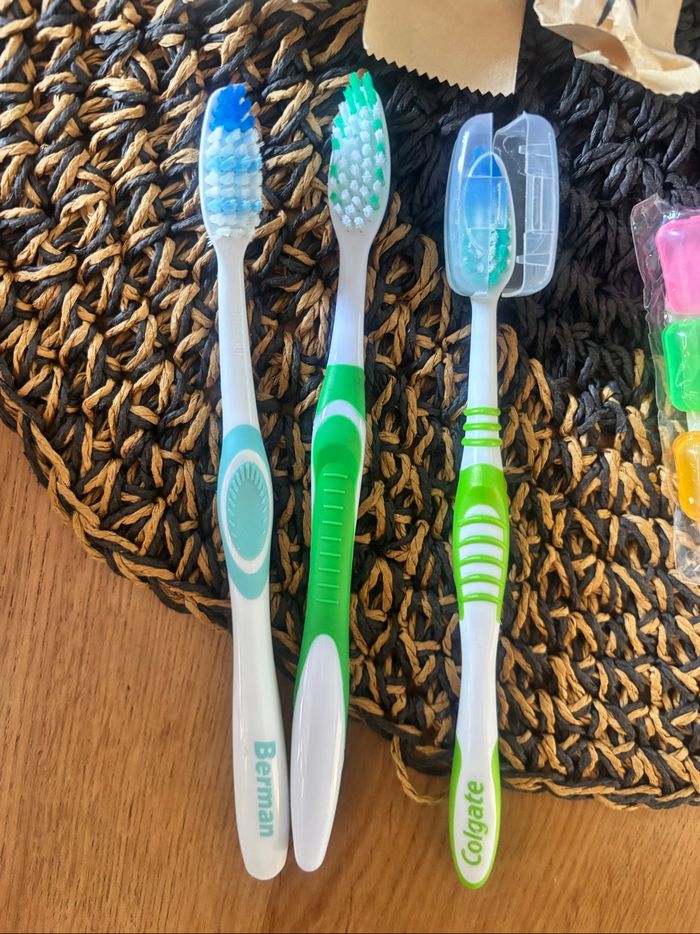 Lot 7 brosses à dent + étuis + rechanges - photo numéro 2