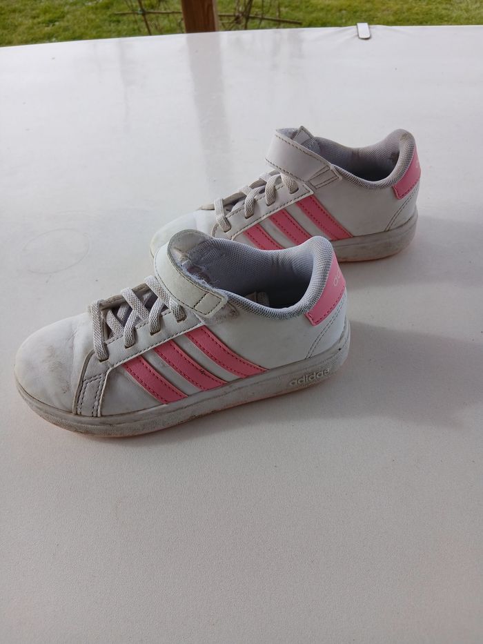 Baskets Adidas filles  pointure 30 - photo numéro 2