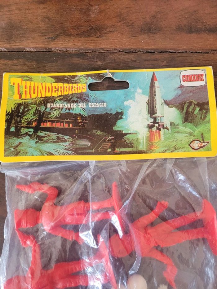 Vends lot de 12 thunderbirds vintage comansi dans leur emballage - photo numéro 2
