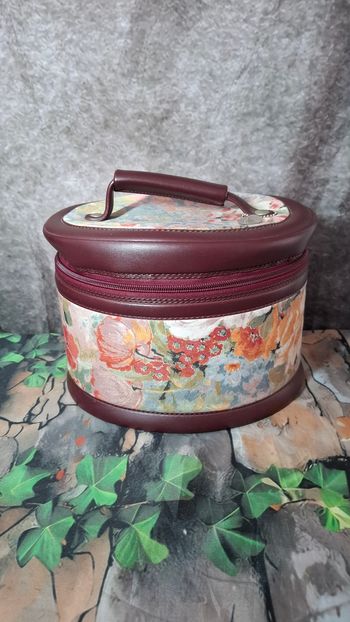 Vanity ovale fleuri vintage