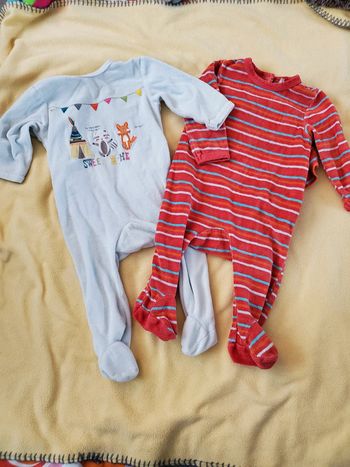 Lot 2 pyjamas mixtes 9 mois