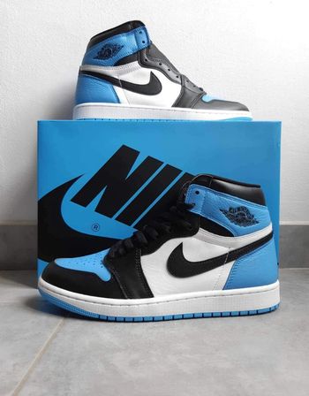 Air Jordan 1 Retro High OG UNC Toe