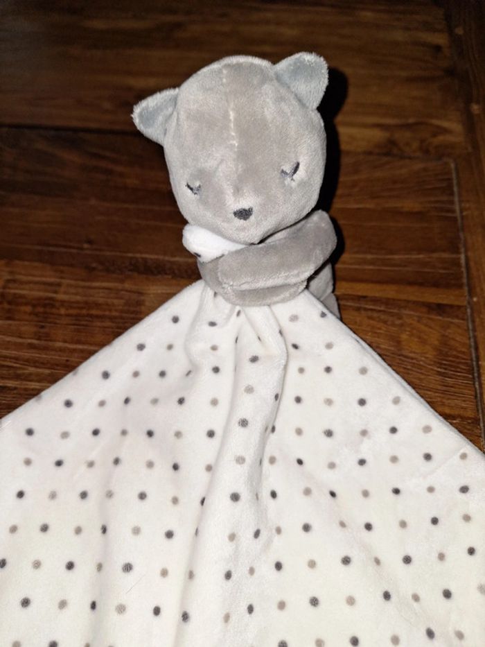 Doudou chat et son mouchoir à pois obaïbi