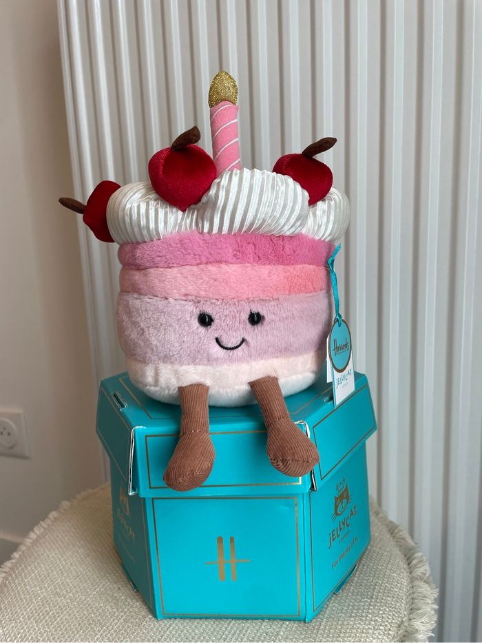 Peluche Jellycat Cheryl Cherry Cake 🩷 - photo numéro 3