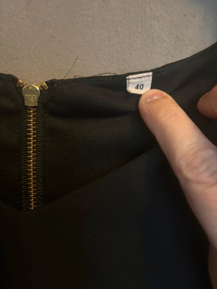 Robe noire 40 - photo numéro 2