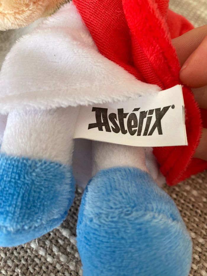 Peluche doudou 24cm Astérix et obelix panoramix druide Poupée blanche et rouge très bon état - photo numéro 4