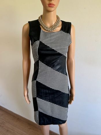 Robe noire et blanche sans manches Rinascimento taille XS TBE