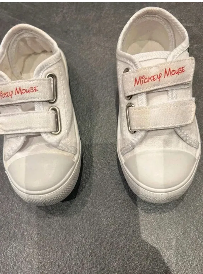 Basket  basse Mickey taille  25