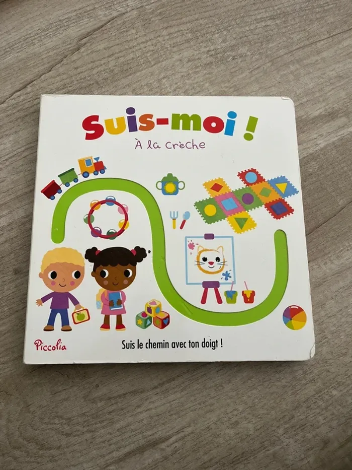 Livre suis moi à la crèche