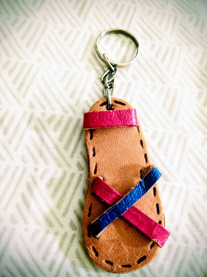 Porte-clés cuir.forme sandales