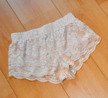 Forever 21 short dentelle rose nude t.S tb état
