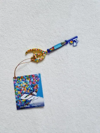 Clé collector la haut up key shop disney