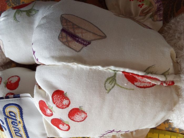 Doudou Ajena ours ourson blanc tissu bouclettes éponge corps imprimé fruit chapeau - photo numéro 2
