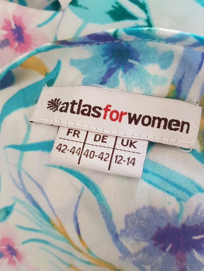 Blouse multicolore, manches 3/4, légèrement transparente. Atlas. Taille 42/44, 52cm aux aisselles. - photo numéro 4