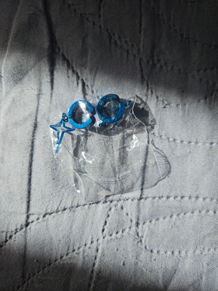 Boucles d'oreilles clip punk neuves bleues
