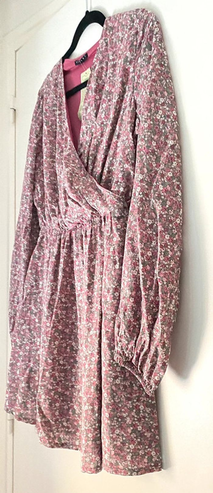 Robe Courte  A Fleurs Taille 38 - photo numéro 4