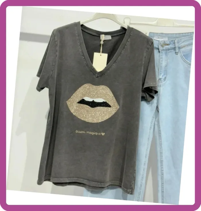 T-Shirt bouche et paillettes, NEUF avec étiquette - photo numéro 4