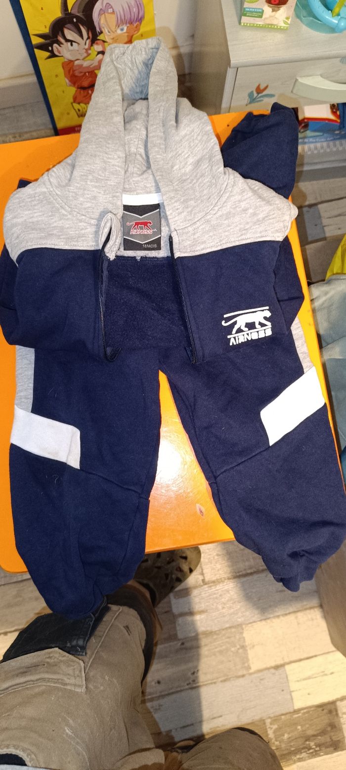 Vêtements garçon de 3 à 5 ans neuf très peu utilisé