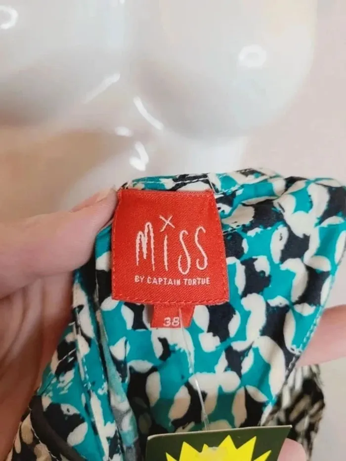 Belle blouse Miss Captain taille 38 - photo numéro 3