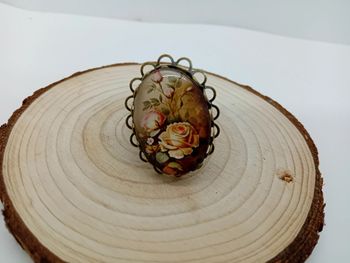 Bague réglable cabochon fleurs effet vintage