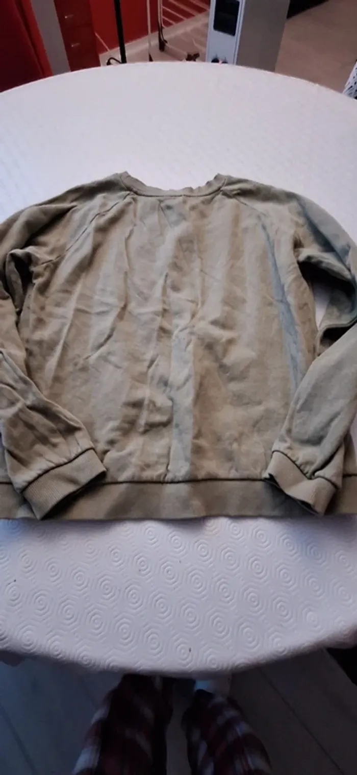 Lot 3 sweats et un tee shirt - photo numéro 9