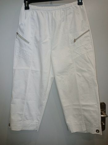 Pantacourt blanc, taille 3, très bon état